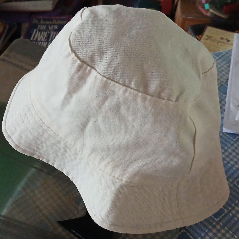 Duo sided hat - Picture 2 of 2